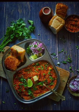 পাভ ভাজি(pav bhaji recipe in Bengali) রেসিপির প্রধান ছবি