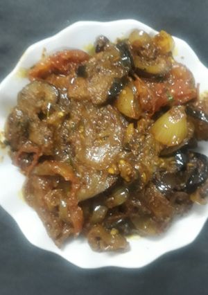 A picture of Kashmiri khatte baingan.