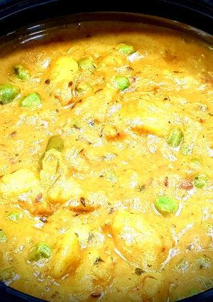 A picture of Aloo Matar (Creamy Version).