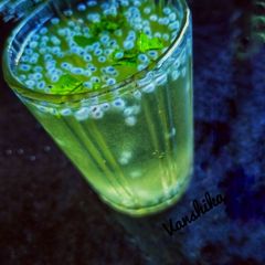 A picture of Kiwi chia juice.