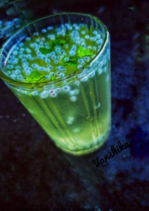 A picture of Kiwi chia juice.