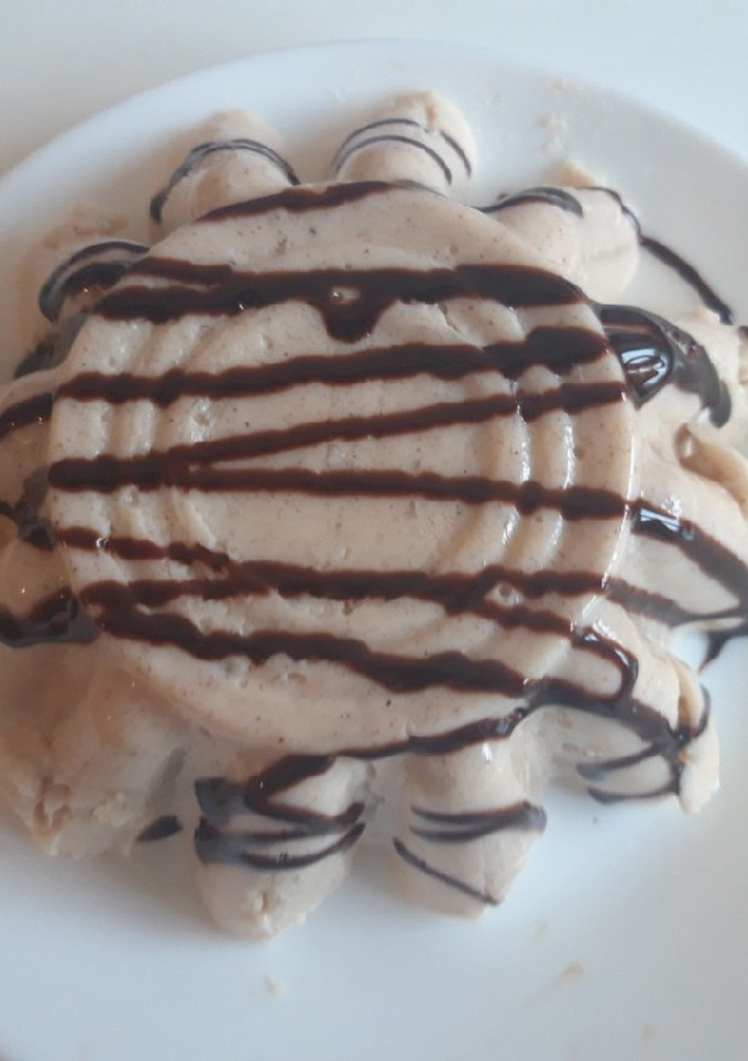 Una foto de Gelatina de almendra y leche condensada