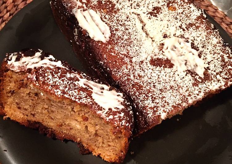Bizcocho de plátano y chocolate blanco en panificadora