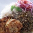 Lentejitas con Arroz Blanco, Tortitas de Pescado y Sarza de Cebolla y Tomate