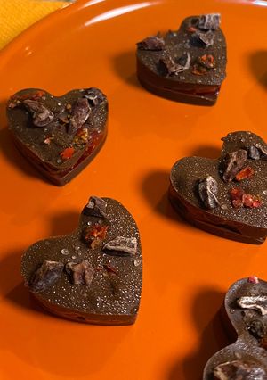 Una foto de Mini chocolatitos rellenos de fresa y Almendra