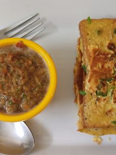 वेज मसाला ब्रेड विथ टोमॅटो चटणी (veg masala bread with tomato chutney recipe in marathi) रेसिपी चे मुख्य फोटो 