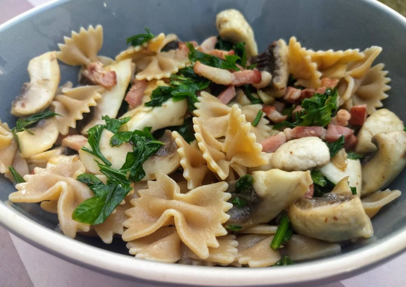 Pâtes complètes champignons et lardons