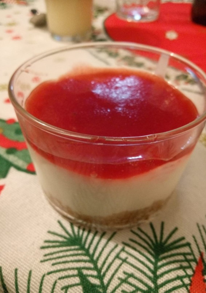 Una foto de Tarta de queso y cuajada en vasito