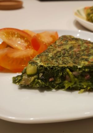Foto principal de Tortilla serrana de espinacas y calabacín