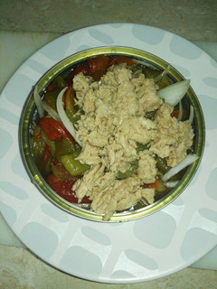 Una foto de Ensalada de pimientos asados y atún