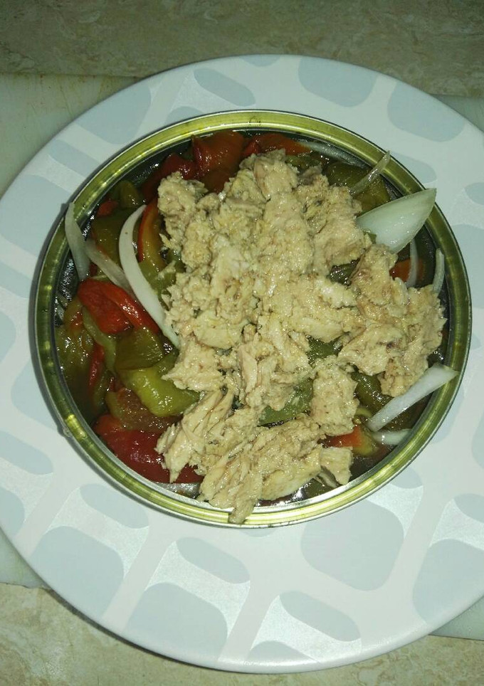 Una foto de Ensalada de pimientos asados y atún