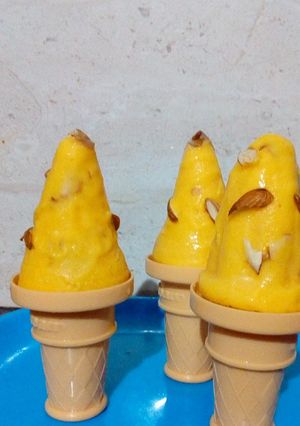 A picture of Mango kulfi.