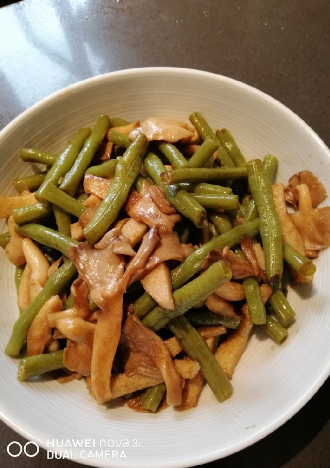 A picture of String beans w/Mushroom.