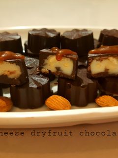 ડ્રાયફ્રુટ ચોકલેટ(Dryfruit Chocolate Recipe in Gujarati) રેસીપી મુખ્ય ફોટો