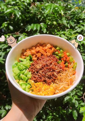 Hình của món Cơm gạo lứt trộn 🤤.