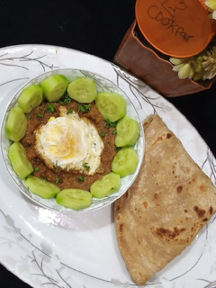 A picture of Simple shaljam with paratha.