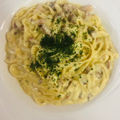 A picture of Pasta carbonara.