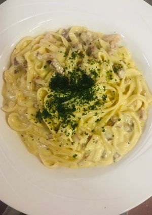 A picture of Pasta carbonara.