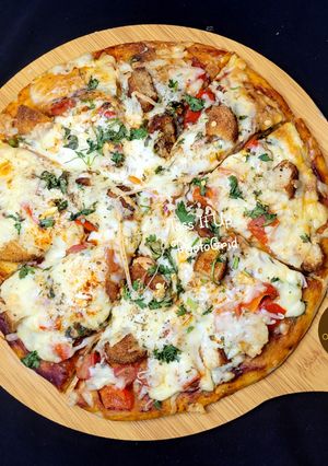 A picture of Cheese Burst Veggies And Chicken Pizza From Scratch.