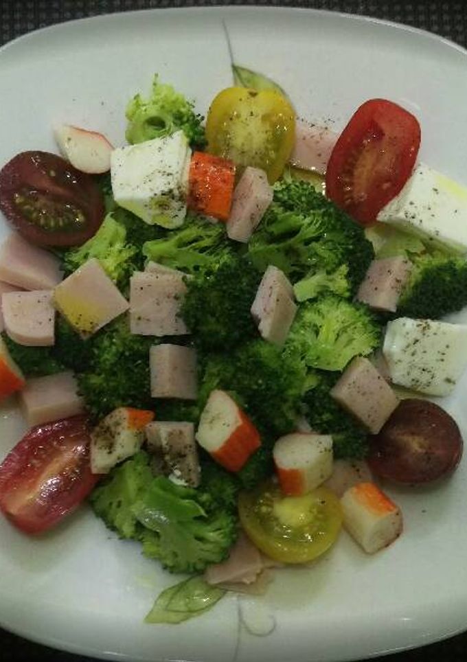 Una foto de Ensalada de brócoli al vapor y sin sal