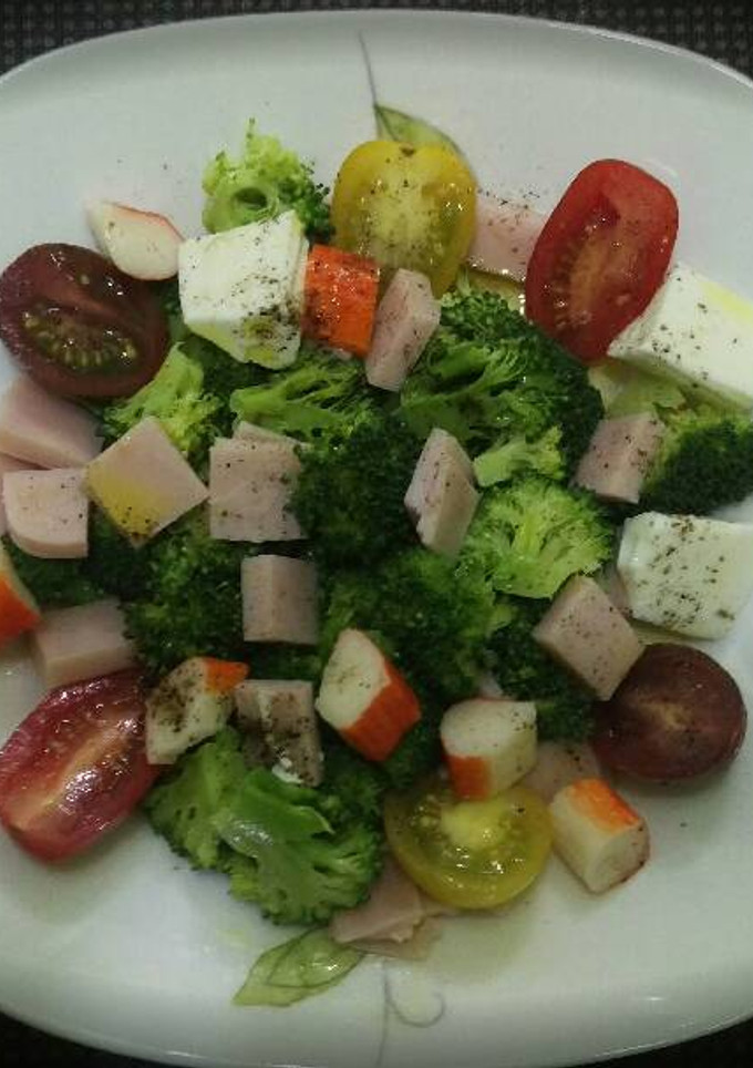 Una foto de Ensalada de brócoli al vapor y sin sal