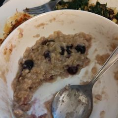 A picture of Delicious Blueberry Oatmeal.