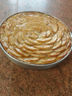 Una foto de Kuchen de manzana con crema pastelera