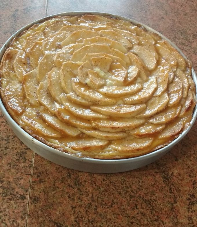 Una foto de Kuchen de manzana con crema pastelera