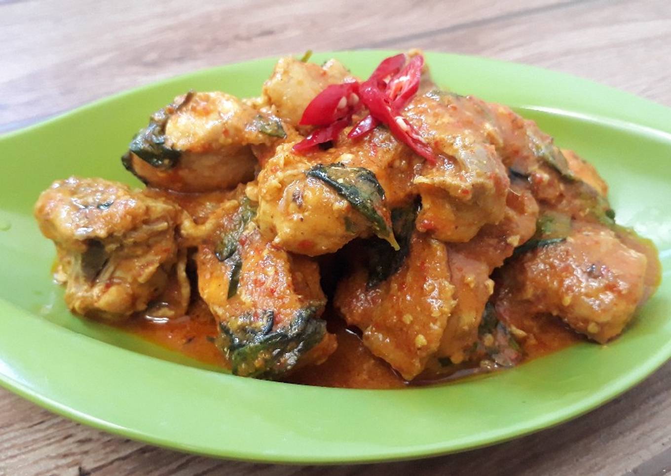 Bagaimana Menyiapkan Ayam Rica-rica Kemangi, Enak