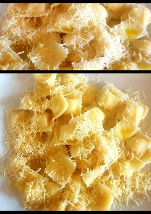 Una foto de Ravioles de ricotta, con queso parmesano y aceite de oliva