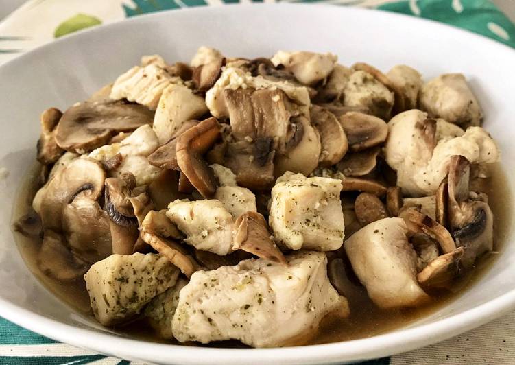 Pollo con champiñones al vino blanco en Lékué