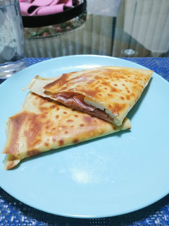 Una foto de Crepa de jamón con queso