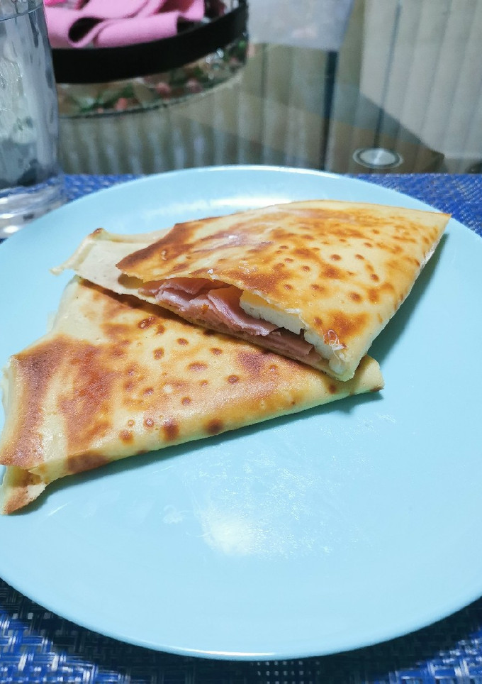 Una foto de Crepa de jamón con queso