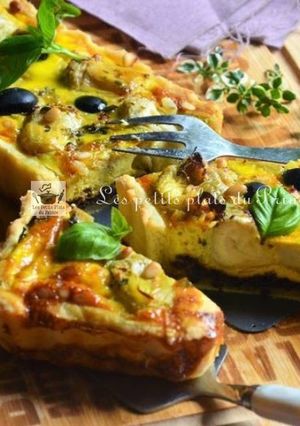 Une photo de Tarte aux coeurs d'artichauts, sur tapenade d'olives noires et pesto
