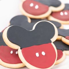 A picture of Mickey Mouse Cookies.