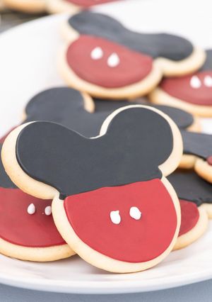 A picture of Mickey Mouse Cookies.