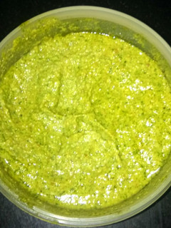 धनिया पत्ते की चटपटी चटनी (Dhaniya patte ki chatpati chutney recipe in hindi) रेसिपी मुख्य फोटो