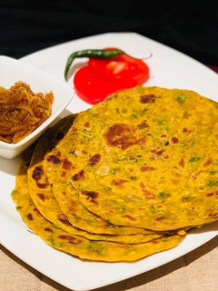 A picture of Methi Thepla.