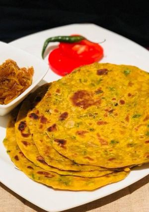 A picture of Methi Thepla.
