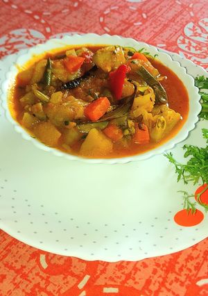 নিরামিষ ভেজিটেবল কারি (Niramish Vegetable Curry recipe in bengali) রেসিপির প্রধান ছবি