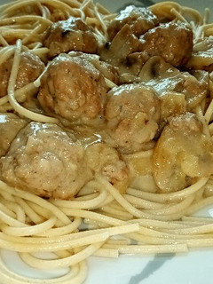 Una foto de Albóndigas con champiñones