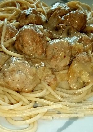 Una foto de Albóndigas con champiñones
