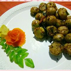 A picture of Chatpati Suji balls.