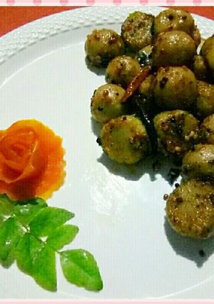 A picture of Chatpati Suji balls.