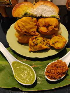 वडा पाव (Vada pav recipe in hindi) रेसिपी मुख्य फोटो