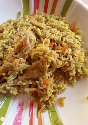 A picture of Tasty Indomie and chicken legs.