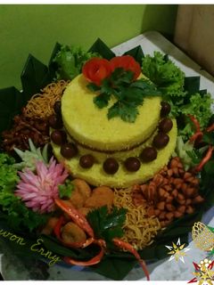 Foto resep Nasi Kuning Tumpeng