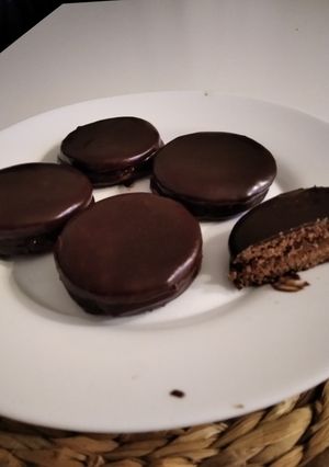 Una foto de Alfajores de chocolate 🍫