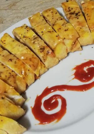 A picture of Chicken cheese bread.