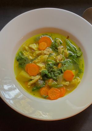 A picture of Winter Herbal Chicken Spinach Soup.